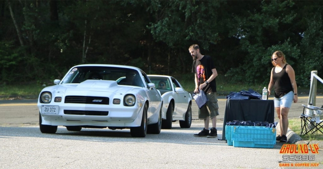2nd & 3rd Gen Camaros pulling in
