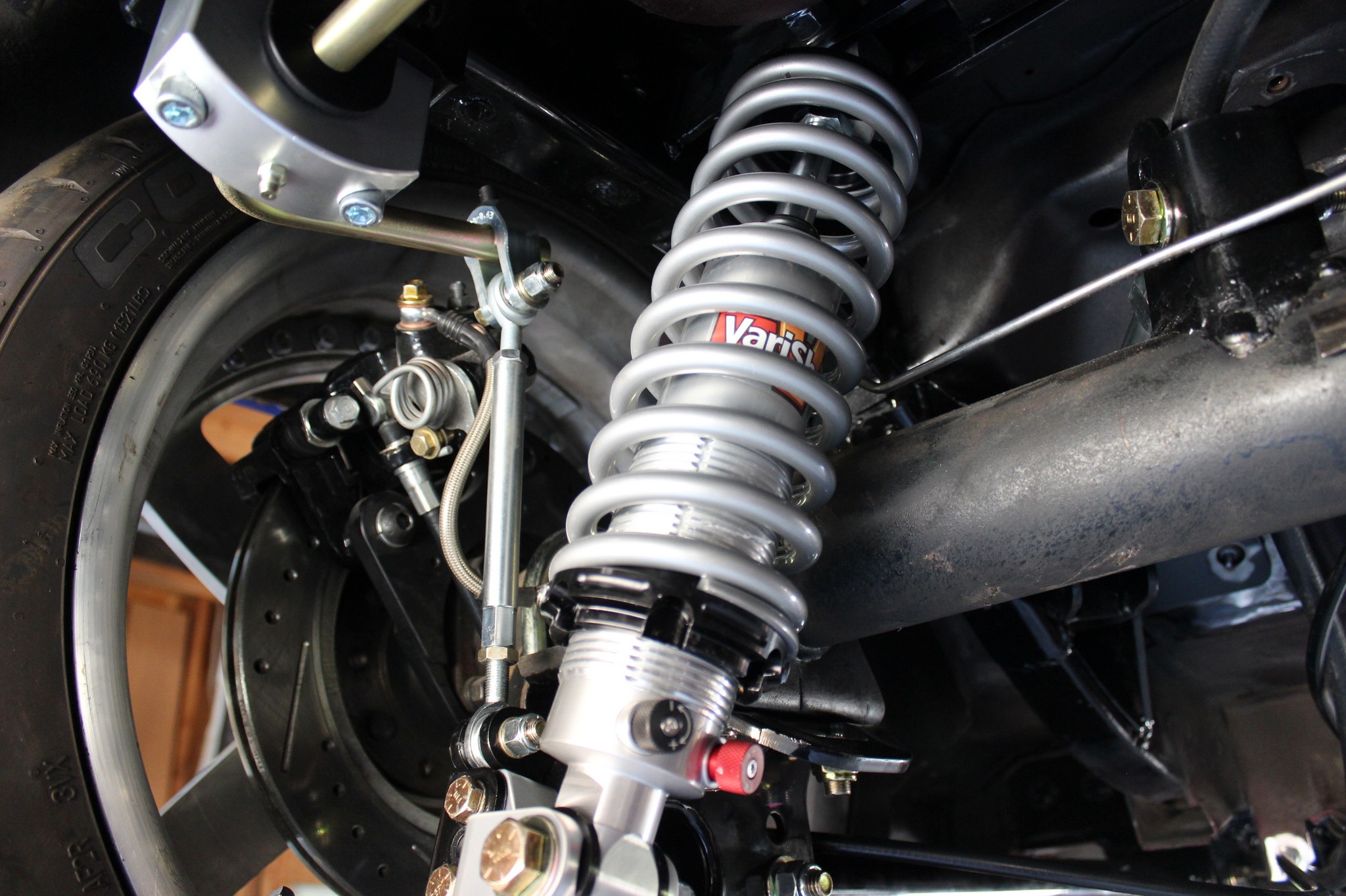 Chasis Spring Link How to Convert From Leaf Springs to Four Link | Ground Up Motors ...